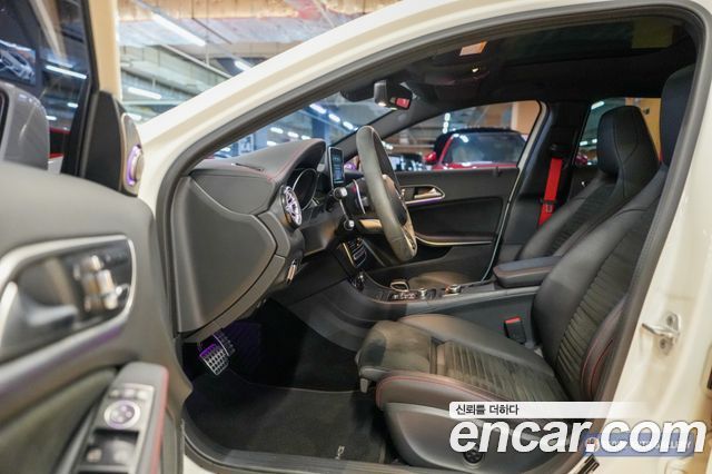 Mercedes-Benz GLA-Class 2018 — photo 14