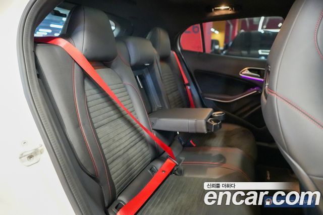 Mercedes-Benz GLA-Class 2018 — photo 16