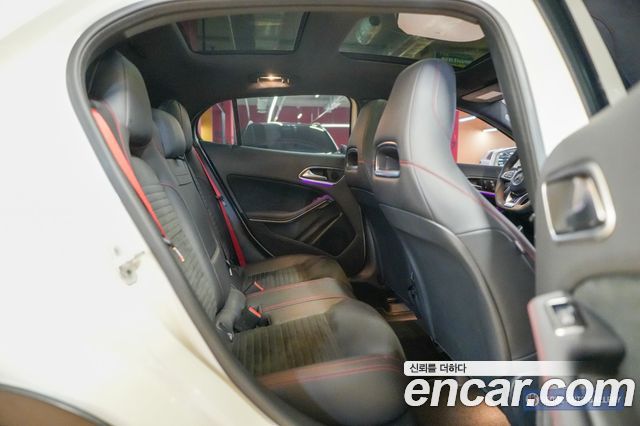 Mercedes-Benz GLA-Class 2018 — photo 17