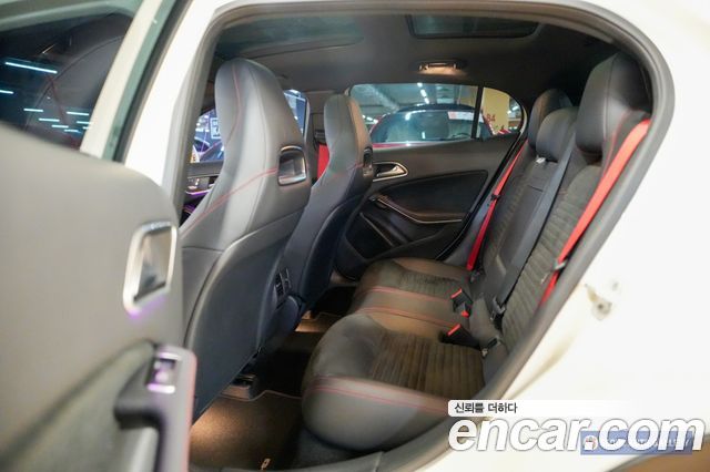 Mercedes-Benz GLA-Class 2018 — photo 18