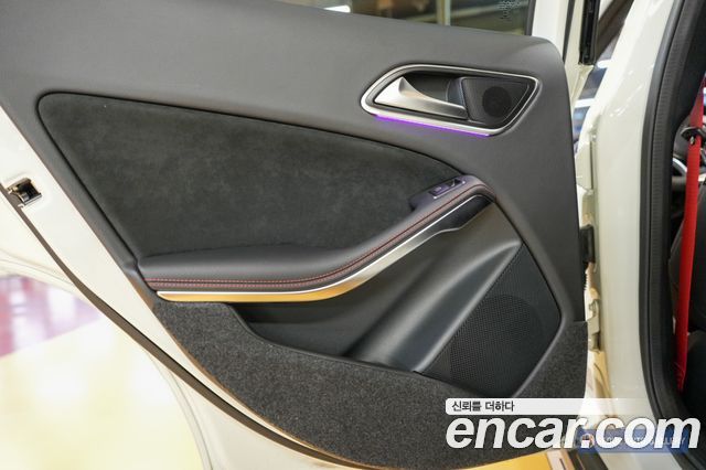 Mercedes-Benz GLA-Class 2018 — photo 19