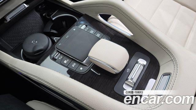 Mercedes-Benz GLE-Class 2021 — photo 24