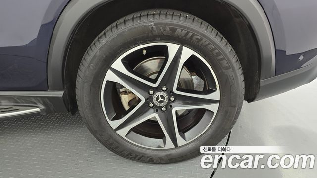 Mercedes-Benz GLE-Class 2021 — photo 7