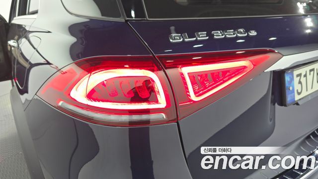 Mercedes-Benz GLE-Class 2021 — photo 9
