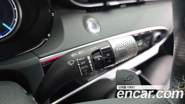 Genesis GV70 2022 — photo 26