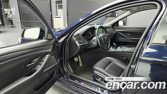 BMW 5-Series 2016 — photo 10