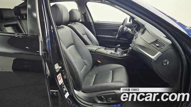 BMW 5-Series 2016 — photo 12