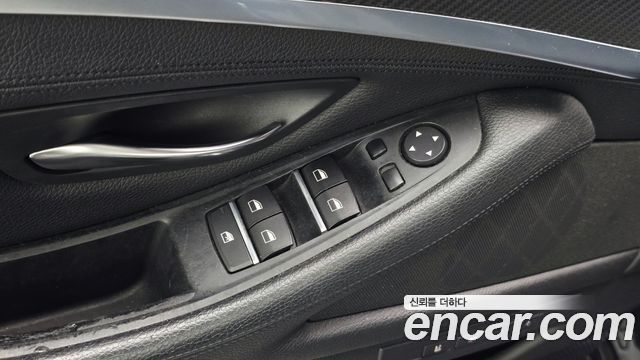 BMW 5-Series 2016 — photo 15