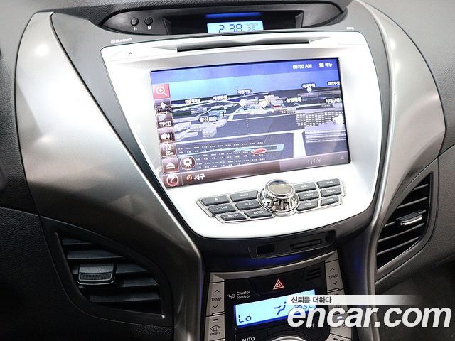 Hyundai AVANTE 2012 — photo 8