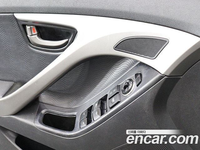 Hyundai AVANTE 2012 — photo 13
