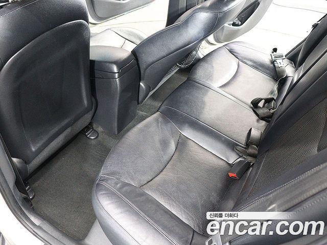 Hyundai AVANTE 2012 — photo 16
