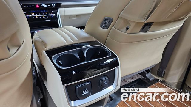 Kia Canival 2021 — photo 31