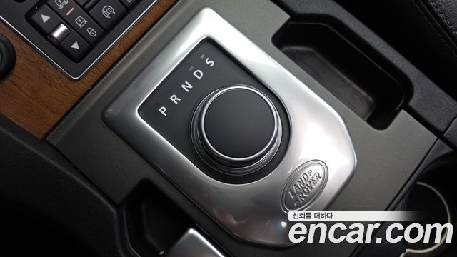 Land Rover Discovery 2016 — photo 12