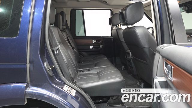 Land Rover Discovery 2016 — photo 17
