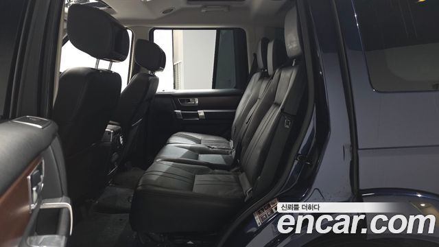 Land Rover Discovery 2016 — photo 18
