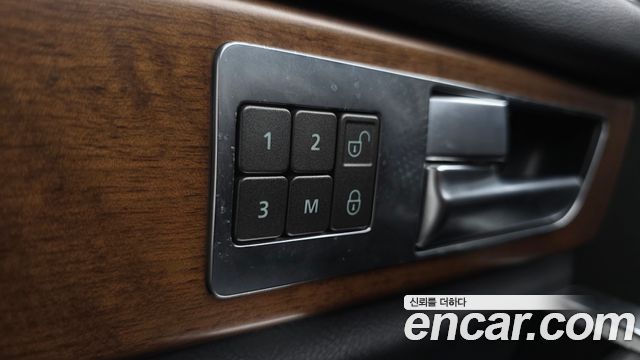 Land Rover Discovery 2016 — photo 25