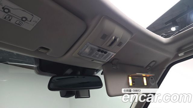 Land Rover Discovery 2016 — photo 26