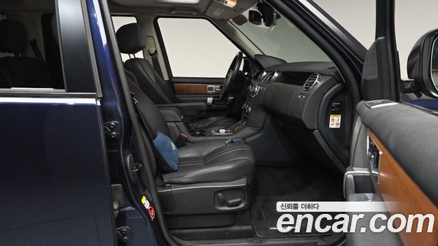 Land Rover Discovery 2016 — photo 16
