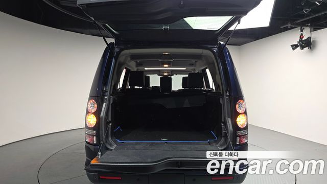 Land Rover Discovery 2016 — photo 29