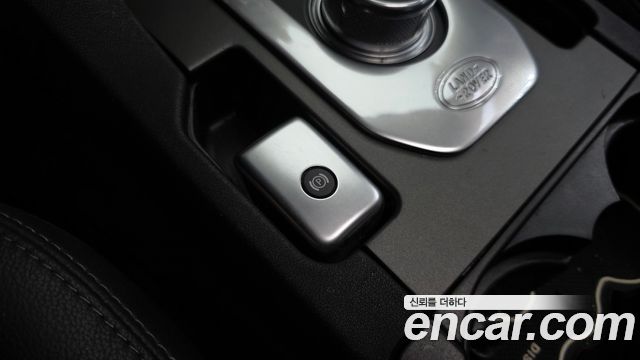 Land Rover Discovery 2016 — photo 30