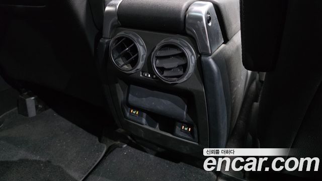 Land Rover Discovery 2016 — photo 31