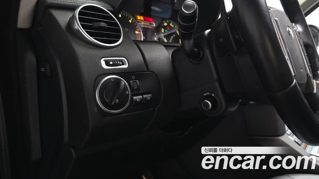 Land Rover Discovery 2016 — photo 36