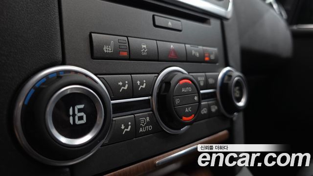 Land Rover Discovery 2016 — photo 38