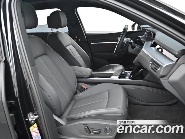 Audi Q8 e-tron 2024 — photo 10