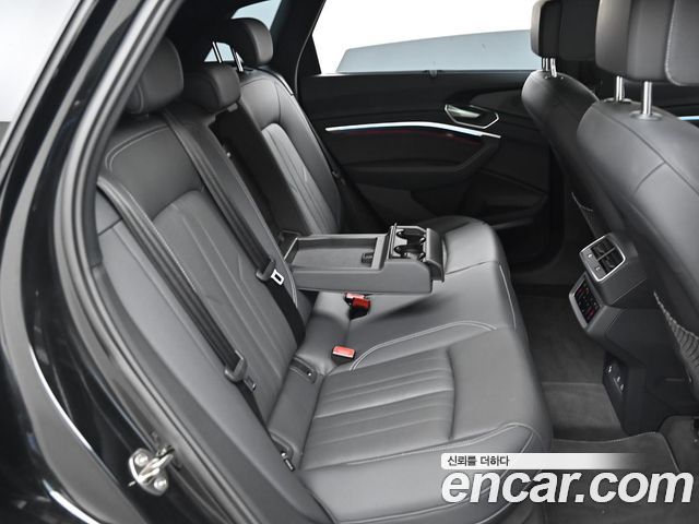Audi Q8 e-tron 2024 — photo 11