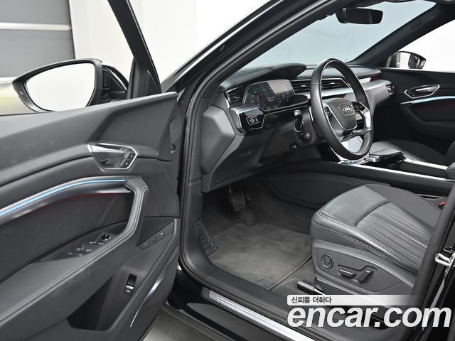 Audi Q8 e-tron 2024 — photo 12
