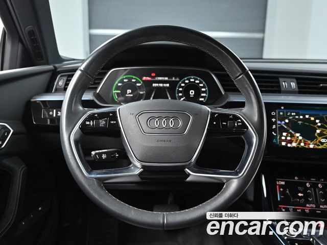 Audi Q8 e-tron 2024 — photo 13