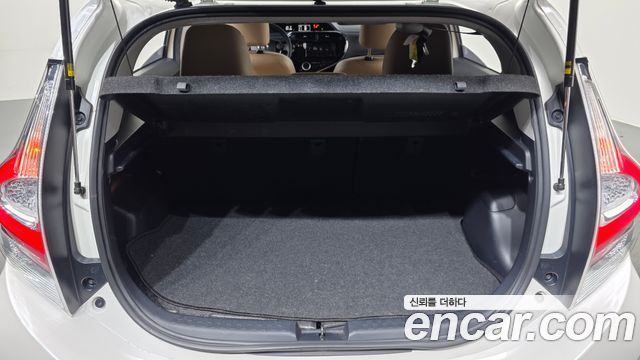 Toyota Prius 2019 — photo 26