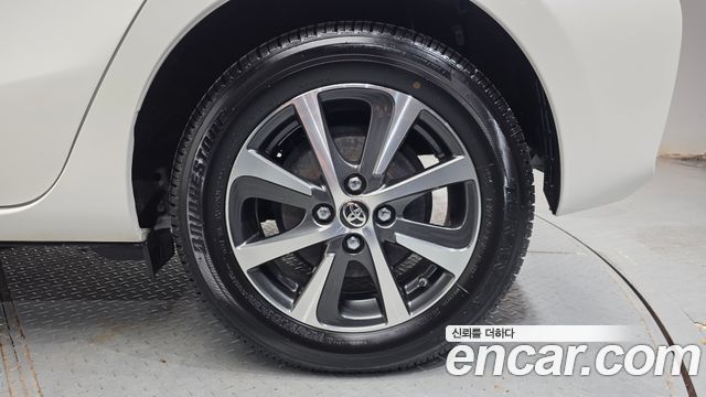 Toyota Prius 2019 — photo 7