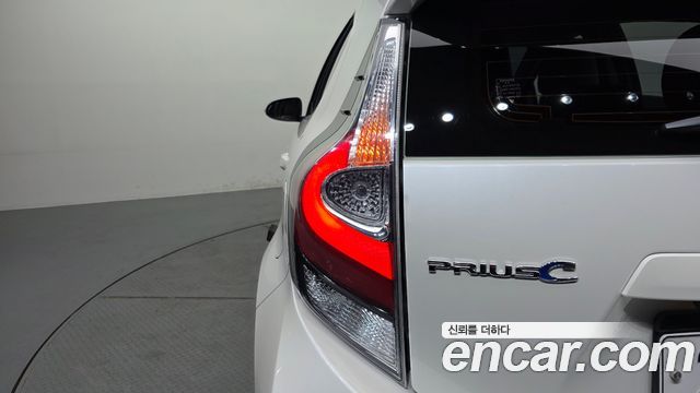 Toyota Prius 2019 — photo 9