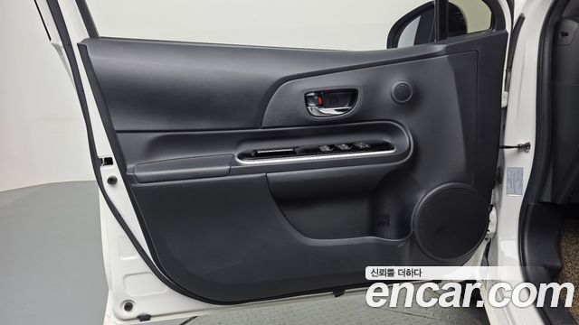 Toyota Prius 2019 — photo 14