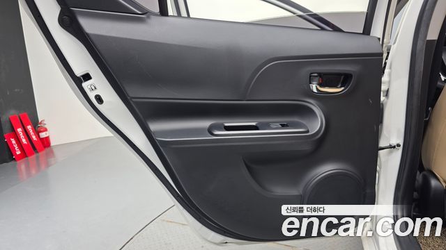 Toyota Prius 2019 — photo 15
