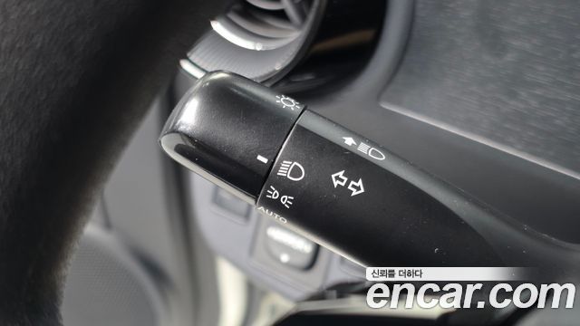 Toyota Prius 2019 — photo 32