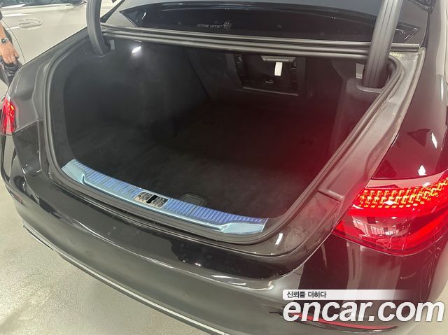 Mercedes-Benz S-Class 2025 — photo 11