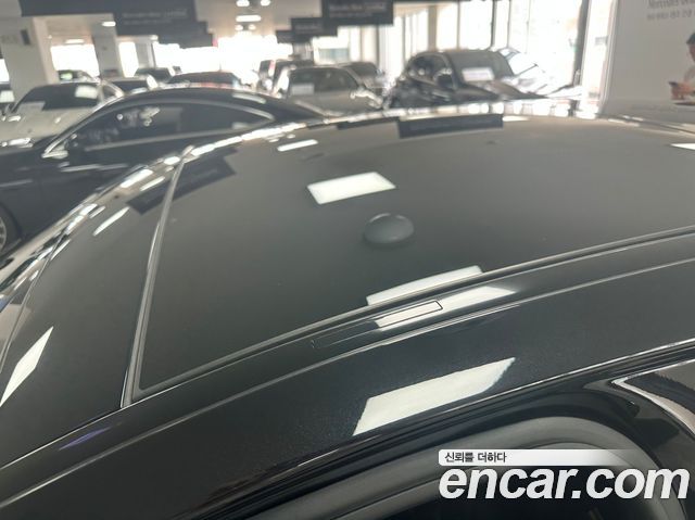 Mercedes-Benz S-Class 2025 — photo 12