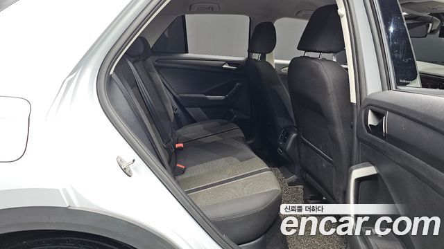 Volkswagen T-Roc 2021 — photo 17