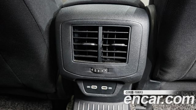 Volkswagen T-Roc 2021 — photo 24
