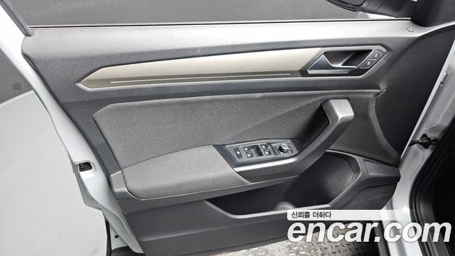 Volkswagen T-Roc 2021 — photo 14