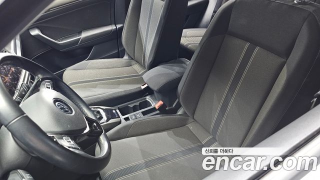 Volkswagen T-Roc 2021 — photo 28