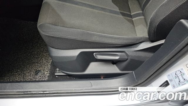 Volkswagen T-Roc 2021 — photo 29