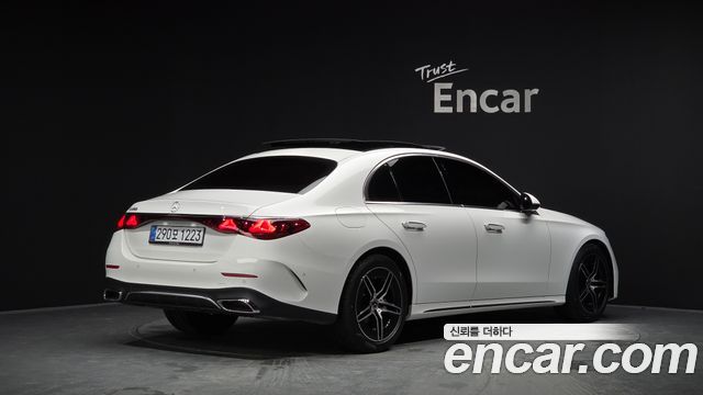 Mercedes-Benz E-Class 2026 — photo 2