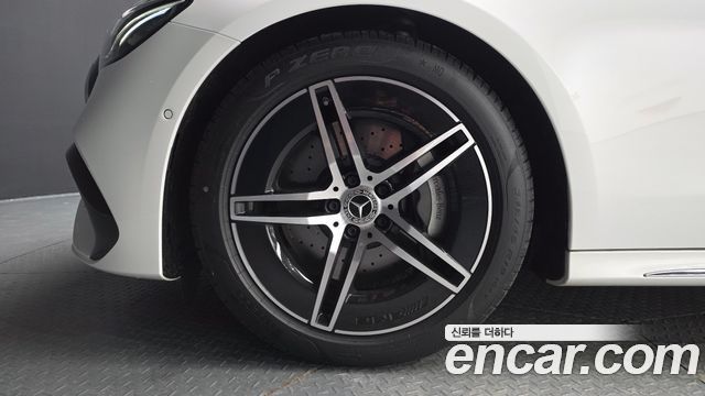 Mercedes-Benz E-Class 2026 — photo 5