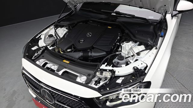 Mercedes-Benz E-Class 2026 — photo 6