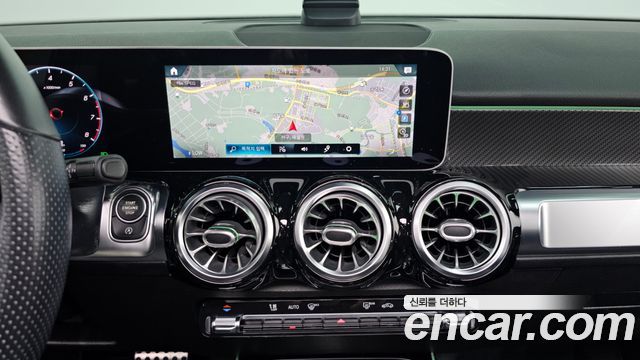 Mercedes-Benz GLB-Class 2020 — photo 18