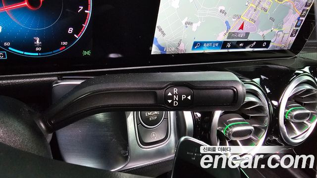 Mercedes-Benz GLB-Class 2020 — photo 23