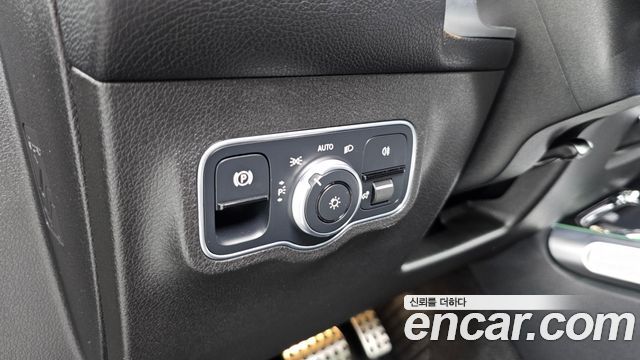 Mercedes-Benz GLB-Class 2020 — photo 26